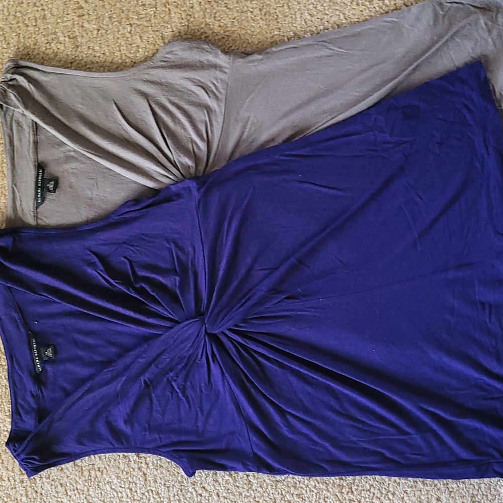Bundle Banana Republic V neck sleeveless tops